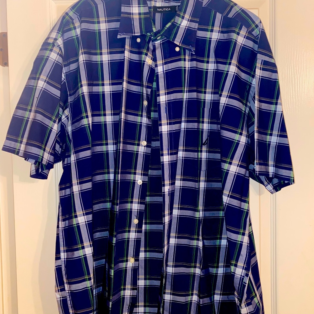 Men’s short sleeved dress shirt.
